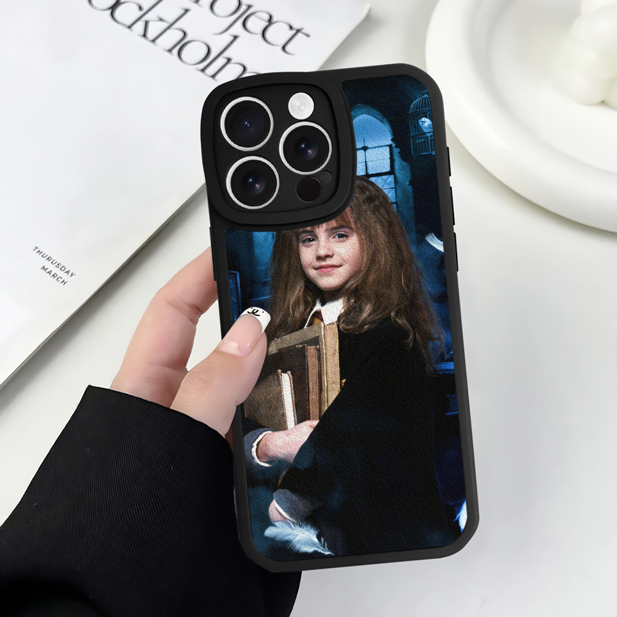 （画像用） Harry Potter ハリー・ポッターシリーズ 【iPhone 16シリーズ対応】シリコンスマホケース（レザー調） 材質：シリコン